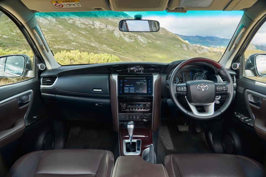 Торпедо Toyota Fortuner (AN160) 2016 года  (ZA) (фото 22 из 40)